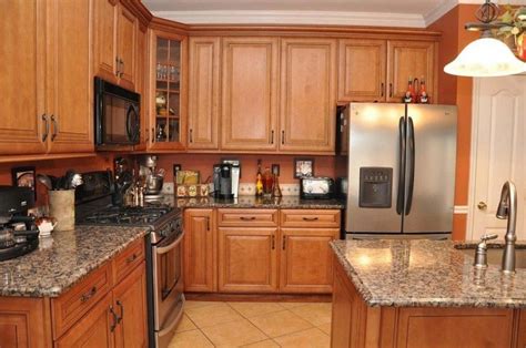 Quartz countertops with oak cabinets are definitely a match made in heaven. Countertop Colors That Go With Oak Cabinets ﻿The Cheapest ...