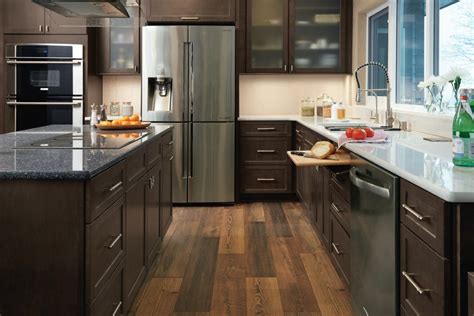 These kitchen workhorses easily stow cooking supplies and staples in style. Pin by Diamond Cabinets at Lowe's on Kitchen Cabinet Design - Transitional | Kitchen, Kitchen ...