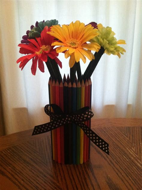 Color Pencil Vase Made The Flowers Are Pens Easy And Inexpensive