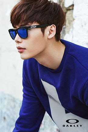 Lee jong suk is a south korean actor and model. Lee Jong Suk - generasia