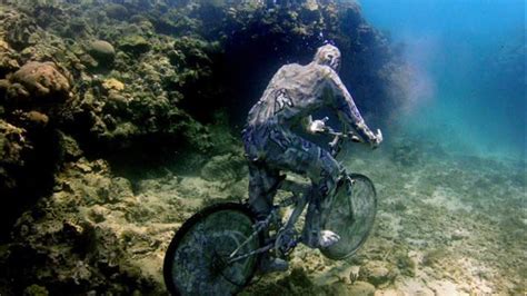 10 Most Amazing things ever found Underwater | Simply Amazing Stuff