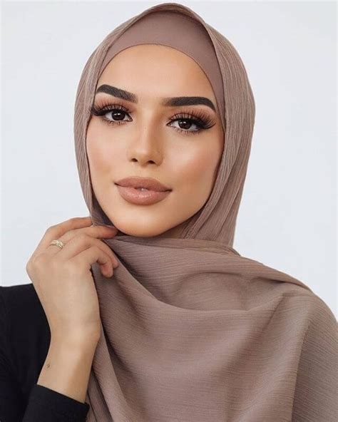 Rekomendasi Warna Jilbab Yang Cocok Untuk Semua Warna Kulit Perempuan