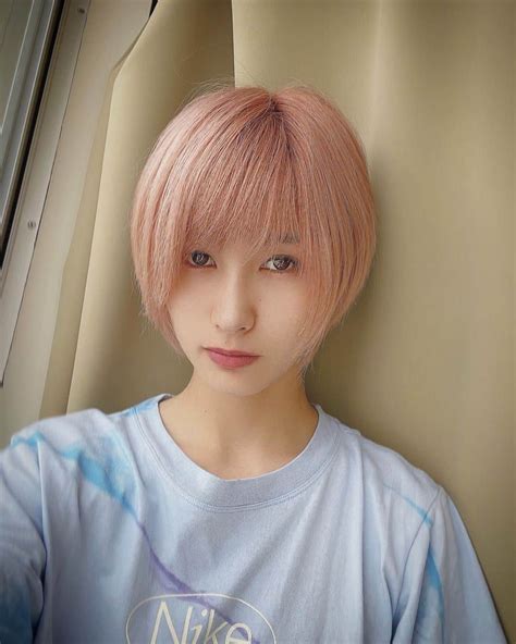 加藤優さんのインスタグラム写真 加藤優instagram 「 本日これからお勉強です！楽しみです！ そういえばピンク髪にしたのですが どうですか…？笑 少し色が落ちてまた良い色になって