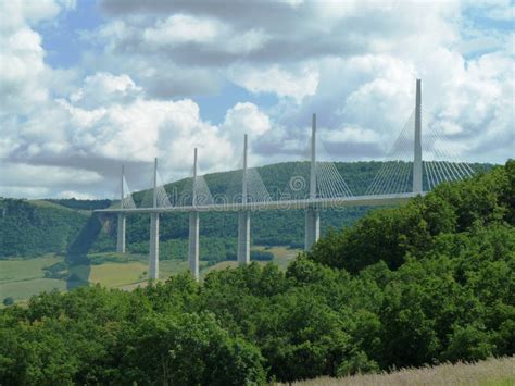 De Brug Frankrijk Van Het Millauviaduct Redactionele Fotografie Image