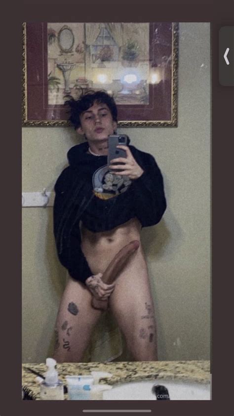 TikToker Jordan Powell pelado exibindo o pênis Homens Pelados BR