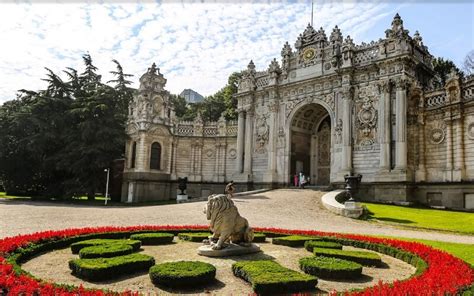 The Biggest Palace To See In Turkey Dolmabahce