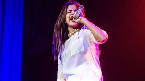 Watch Selena Gomez Take A Tumble On Stage During Concert Abc News