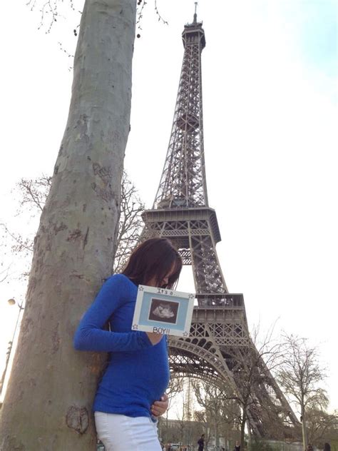 Pregnancy Announcement At The Eiffel Tower In Paris Photography Ideas