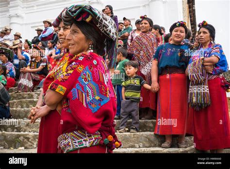 Guatemala Departamento De Quiché Nebaj Aldea Maya Ixil Enclavado En