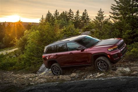 Tackling The Trail In The All New 2022 Jeep Grand Cherokee Edmunds