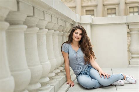 Senior Portrait Photo Picture Idea Girls Downtown City Urban Town Portrait Photo