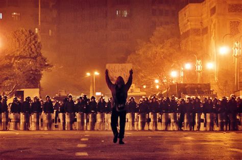 25 Iconic Photos Of Egypts January 25 Revolution Egyptian Streets