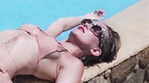 Kate Hudson Exhibe Su Cuerpazo Casi Desnuda En Grecia Telemundo