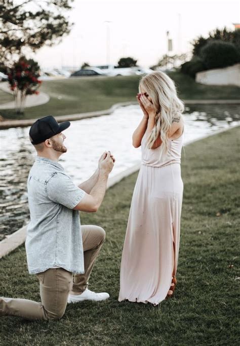 25 Creative And Unique Engagement Photo Ideas From Pinterest