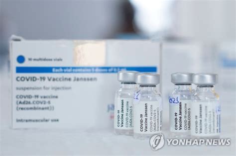 정부는 얀센 백신을 1회 접종받고 2주일이 지난 사람을 접종 완료자로 분류한다는 방침이다. 벨기에 얀센 백신 41세 미만 접종 일시 중단 | 한경닷컴