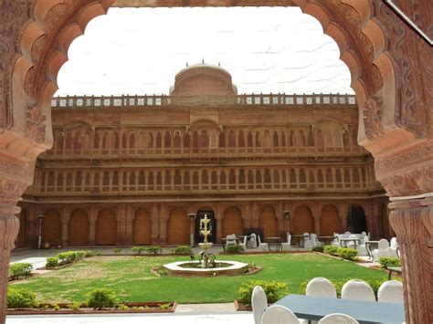 A Royal Palace Courtyard In The State Of Rajasthan Indian Architecture