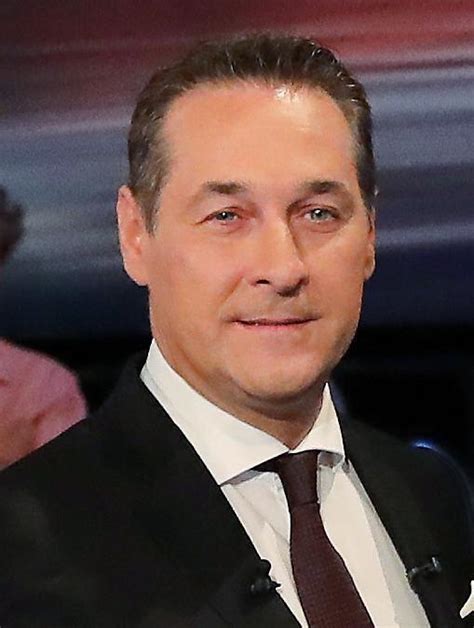 Oh wow also ist der strache nicht nur ein homophober, ausländerfeindlicher rassist, sondern auch noch ein stalker. Strache: Scheineinkäufe in Wien-Landstrasse ? - von Dieter ...