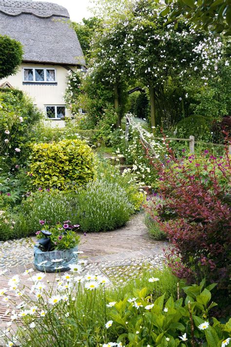 9 Traditional Cottage Garden Ideas Real Homes Backyard Garden