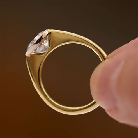 Bezel Platinum Setting Gold Diamond Solitaire Diamond Engagement Ring