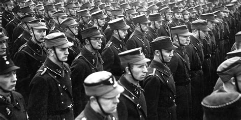 The sa (sturmabteilung or storm detachment) was better known as the brownshirts or storm troopers. Studie über die Straßenkämpfer der Nazis: Militante ...