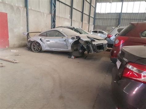 Abandoned Porsche 911 Gt2 Rs Looks Depressing Car Seems Totaled