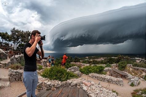 Photographer Captures Stunning Shelf Cloud Over Lošinj Island Croatia