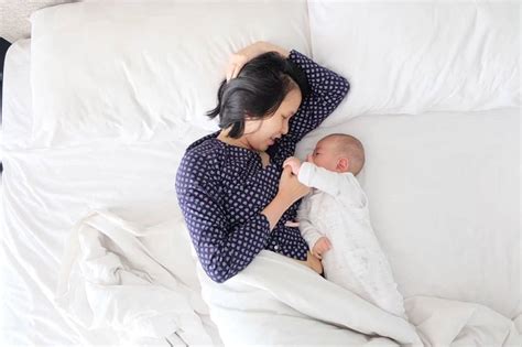 小宝宝为啥都喜欢抱睡、奶睡？家长这样做，养成自主入睡好习惯 睡眠 道具 妈妈