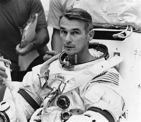 Eugene Cernan Last Human To Walk On Moon Dies At 82 The New York Times