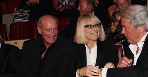 Archive Alain Delon Mireille Darc et son mari Pascal Desprez lors du gala de l IFRAD à Paris