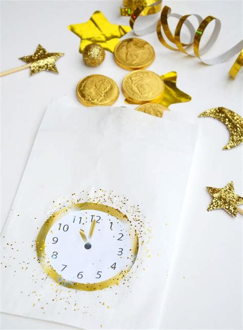 Employees usually don't work more than three days in a row. Silvester Countdown - Uhr zum Ausdrucken | Prosit Neujahr ...