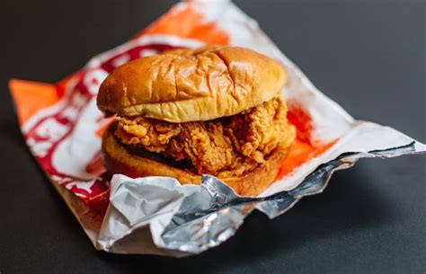 Popeyes Plans To Sell Chicken Sandwiches For 1 On Black Friday Knee