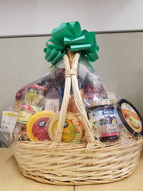 Win the family gift exchange: Gift Baskets & Cards - Cantoro Italian Market