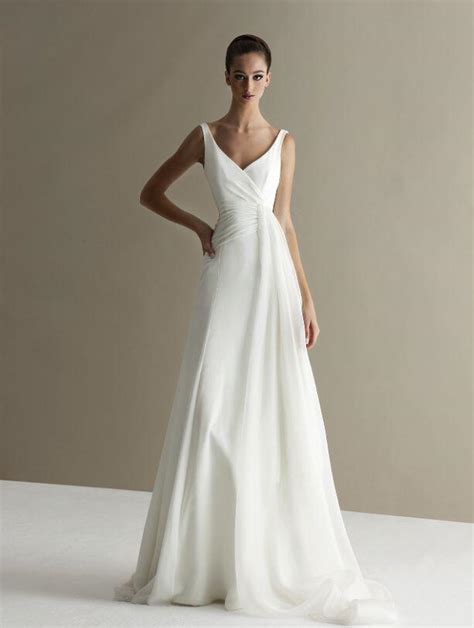 6 Plain Wedding Dresses For Chic And Simple Style