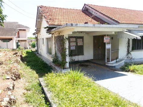 Objek berupa rumah kos, jumlah kamar tidur 10. Rumah Lelong Bukit Katil Melaka - Ceria kc