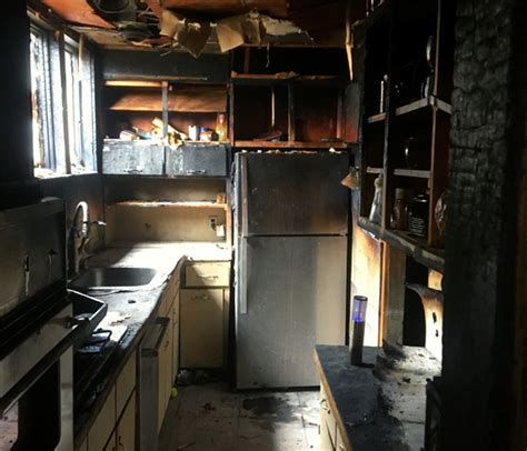 Now a question arises on how to put out a kitchen fire? How to Safely Put Out A Grease Fire | SERVPRO of Branford ...