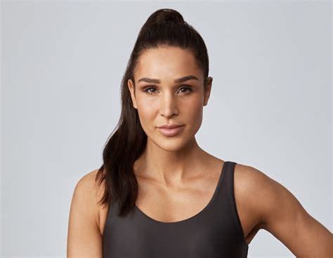 Trainer Kayla Itsines Shares A Weeks Worth Of At Home Routines E