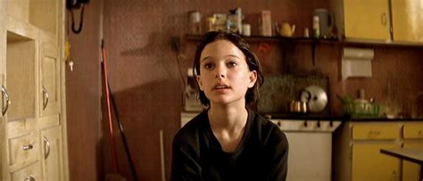 O zamanlar 11 yaşında olan natalie portman'ın boyundan büyük oyunculuk yeteneği de filme duyulan hayranlığı artırdı. Léon Screenshots - Young Actress Reviews | レオン マチルダ, マチルダ, レオン