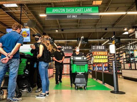 Grab A ‘smart Cart First Amazon Fresh Opens To Public In Woodland