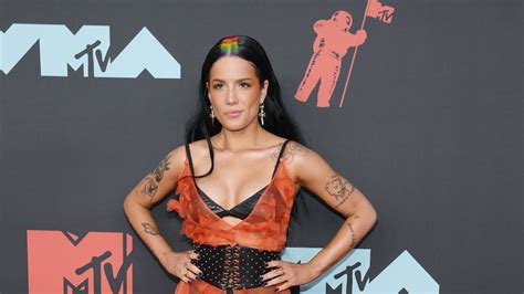 Halseys 2019 Mtv Vmas Outfit Was Kind Of Naked Kind Of Classy