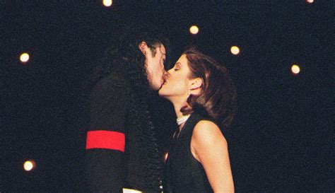 Michael Jackson And Lisa Marie Presley 25 Unforgettable Kisses Purple Clover
