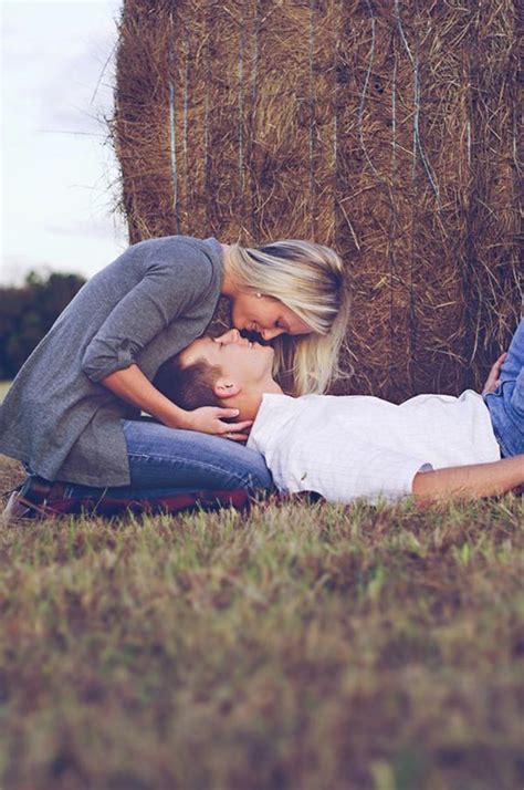 bullet journal couple ideas poses couple engagement pose shoot adorable photoshoot source