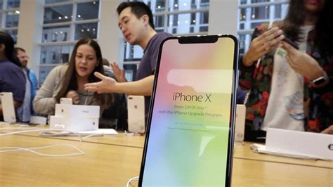 Apple Expected To Unveil Bigger Pricier Iphone On Wednesday