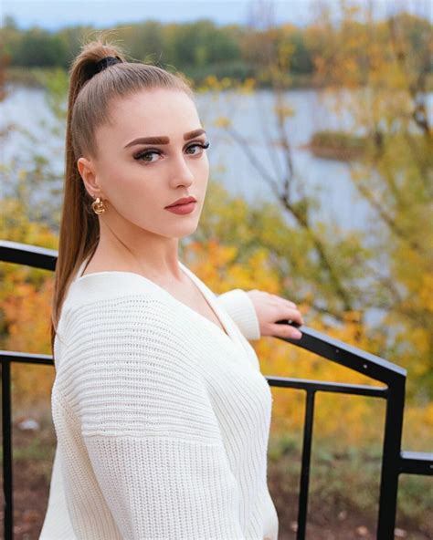 Meet Julia Vins Most Beautiful Russian Bodybuilder Known As Muscle