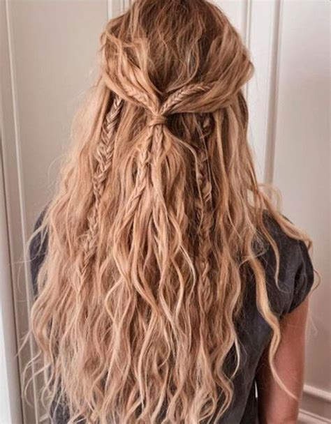 10 Cute Beach Hairstyles That Are Instagrammable Af In 2020 Easy Summer Hairstyles Hair