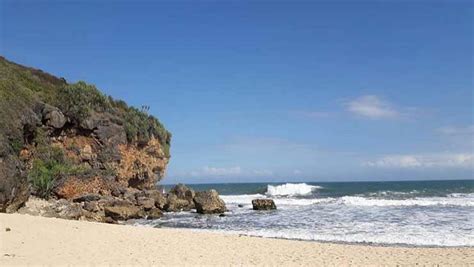 Pantai tambakrejo ini adalah sebuah pantai yang berada di desa tambakrejo, kecamatan wonotirto, kabupaten blitar, jawa timur. Pantai Ngeden - Harga Tiket Masuk - Spot Foto Terbaru 2021