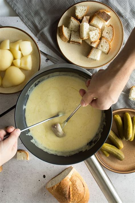 Traditional Swiss Cheese Fondue Recipe Food Swiss Cheese Fondue