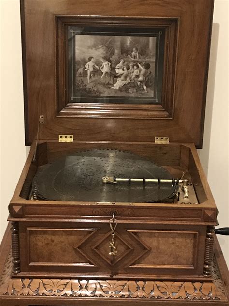 1890 Big And Beautiful Polyphon Music Box With 20 Discs Music Box