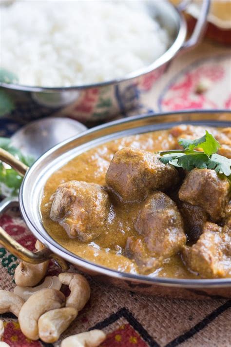 However, it is often served with lots of rice. A Truly Quick & Easy Slow Cooker Lamb Korma Curry