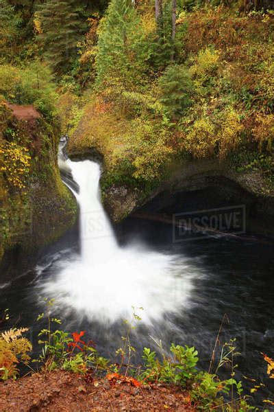 Usa Oregon Columbia River Gorge Punch Bowl Falls 35 Feet Stock