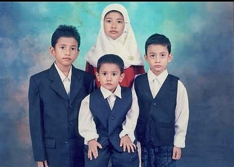 Selain aktif menjadi pemain film dan sinetron, ia juga memiliki keahlian bernyanyi. Artis Muda Ini Kembali Meroket Usai Cover lagu Aisyah ...